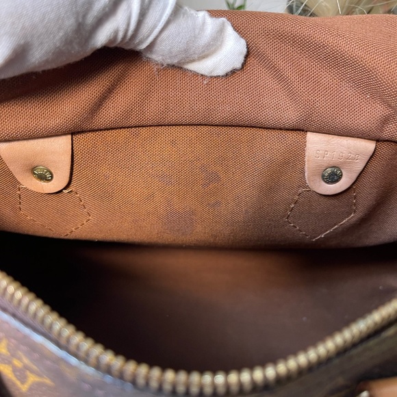 ❤️💕Speedy 30 with lock and Key💕❤️ preloved and 💯 Authentic - Picture 16 of 17